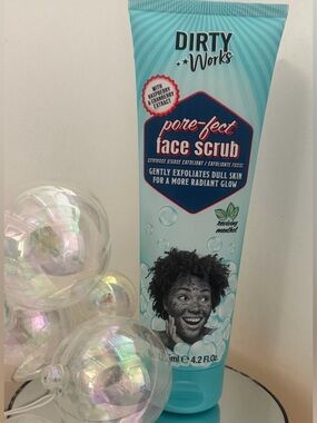 Dirty Works Pore-fect Face Scrub  Raspberry Cranberry Extract & Reviving Menthol